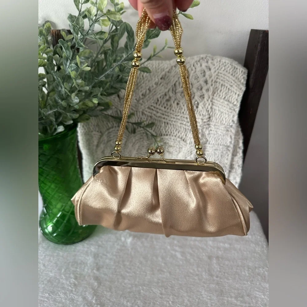 1960’s Vintage Gold Evening Kiss Lock Bag